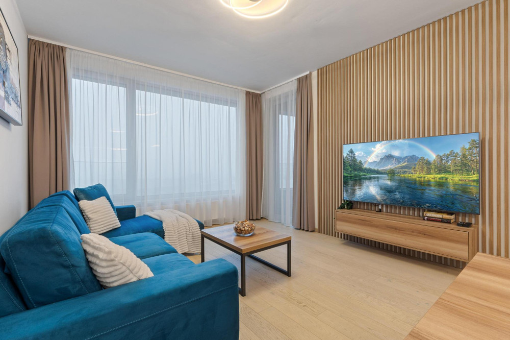 Breathtaking Castle View-Modern Sky Park Apartment preview