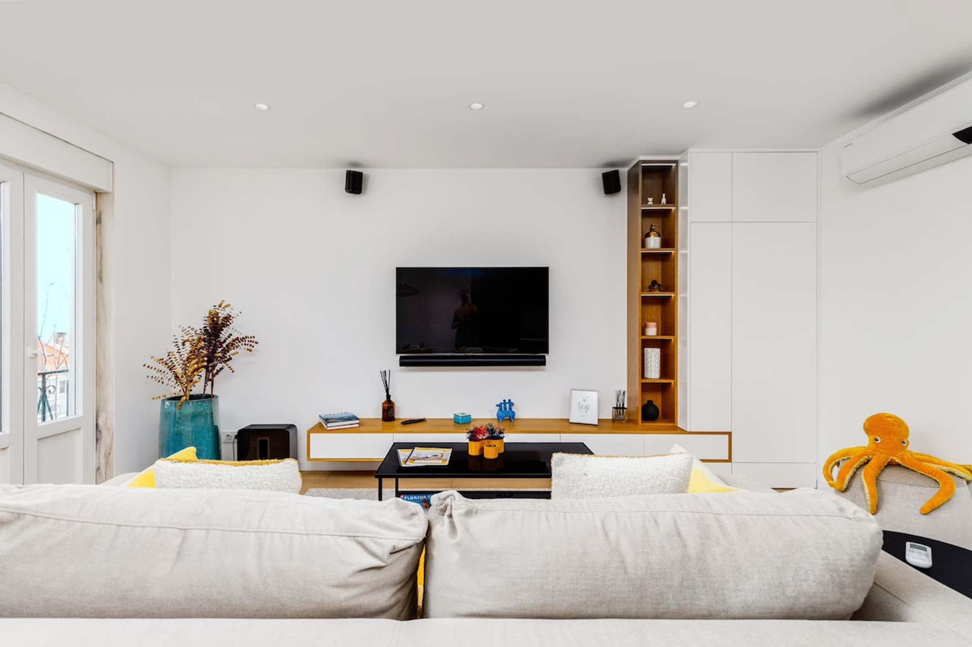 Living room image 3