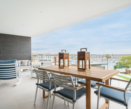 D. Maria II : Luxurious New Marina View Winter Let