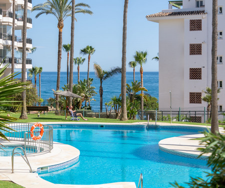 Beachfront flat in Mi Capricho. Marbella