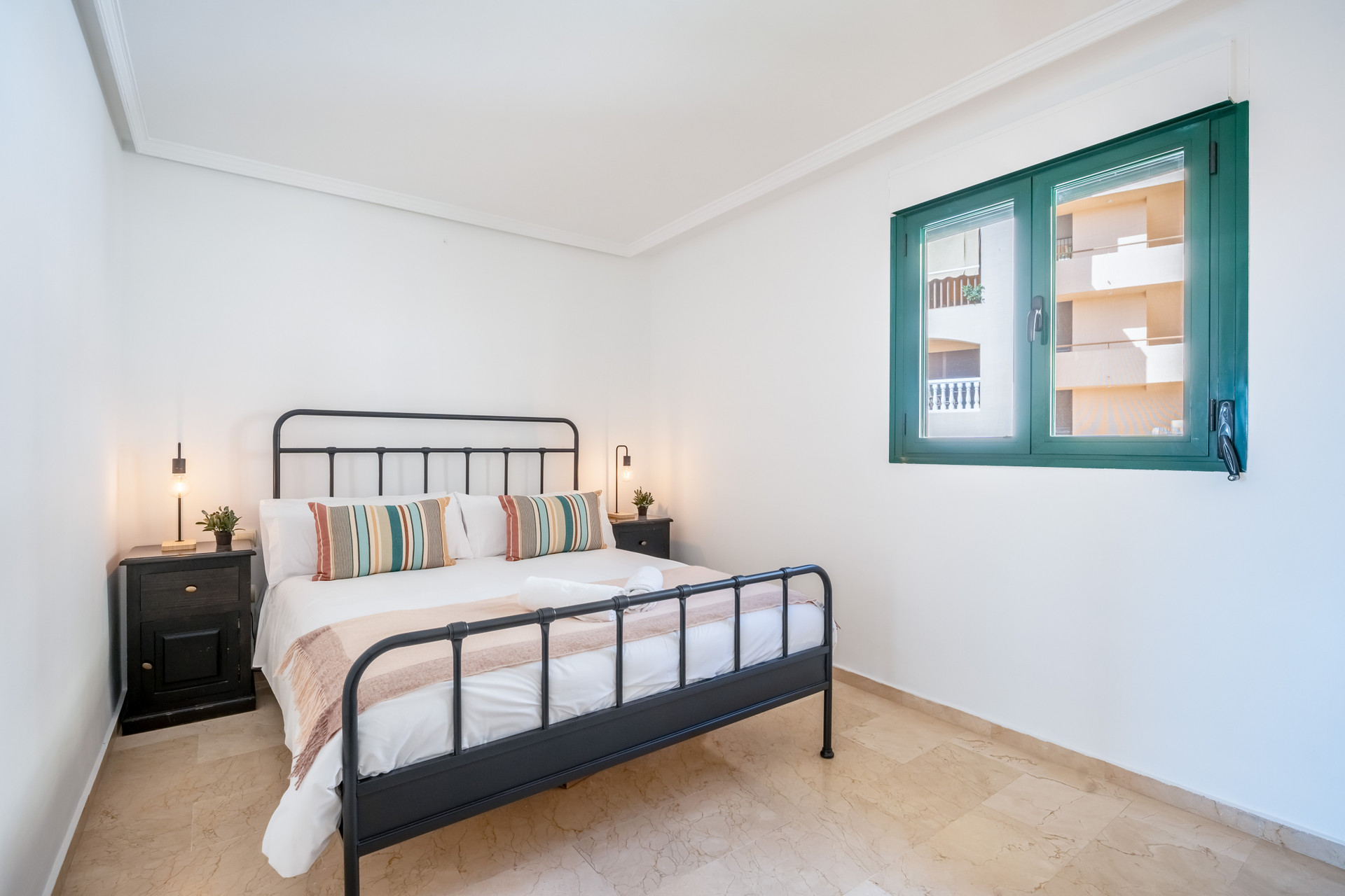 Bedroom 1 - Queen Bed 