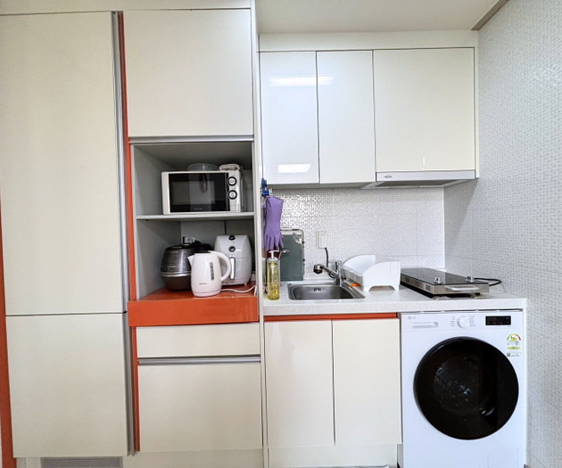 Ansan Balcony Apartment with Kitchen & Washer