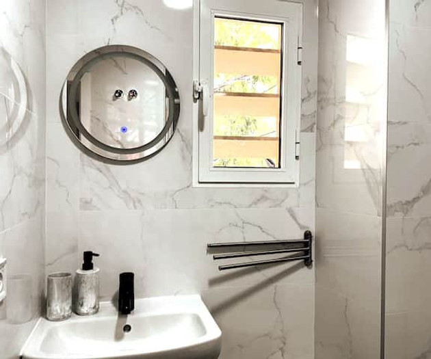Renovated apartment, 12 minutes from the beach
