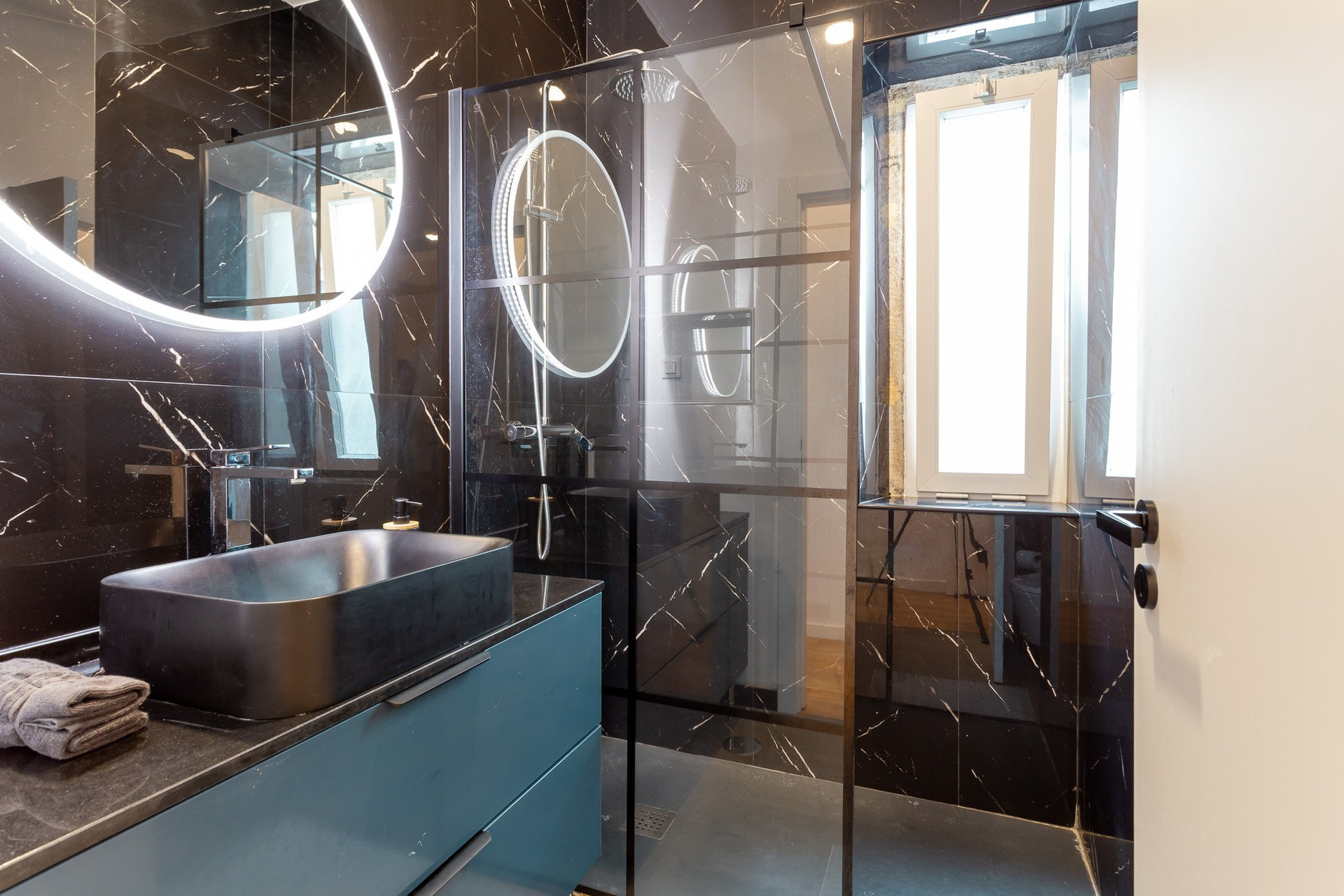 Luxury black marble En suite bathroom shower