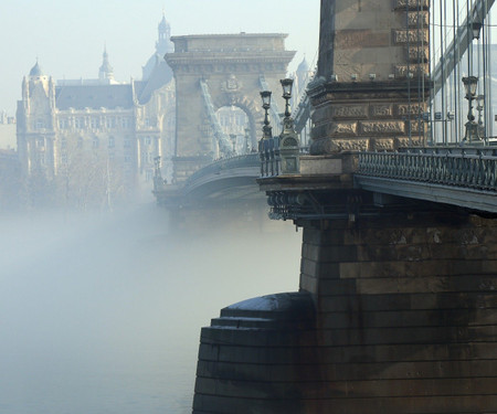 STUDIO FLAT NEXT TO PARLAMENT & BASILICA