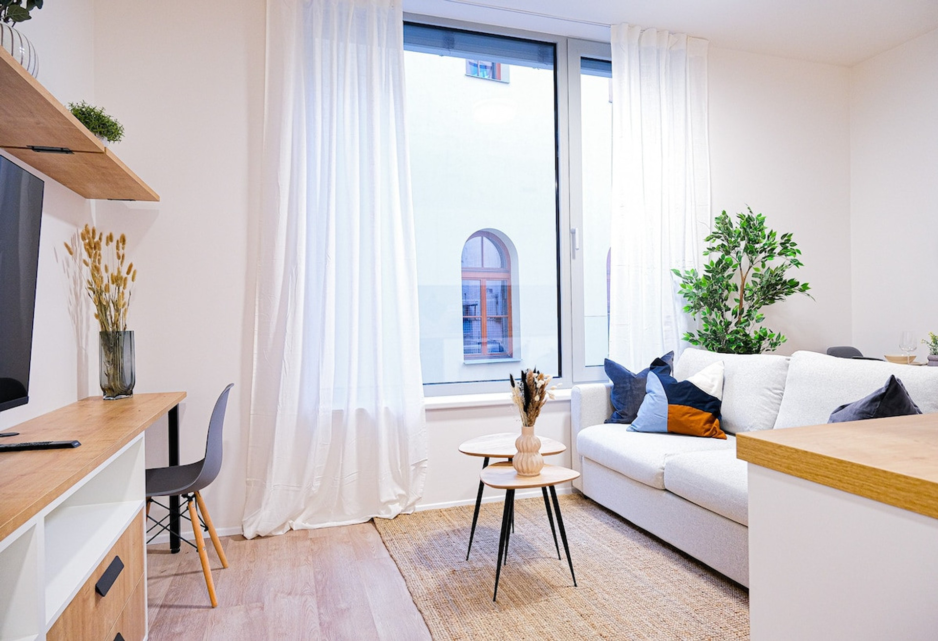 Living room image 3