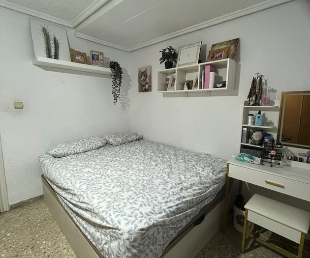 Large, bright kid-friendly home 20 mins from beach