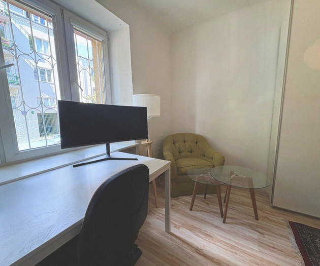 Quiet renovated studio with home office