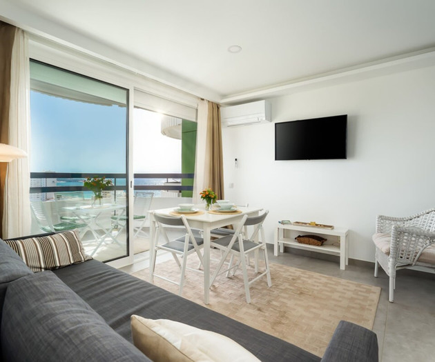Vista Bonita - Modern apartment with ocean and mou