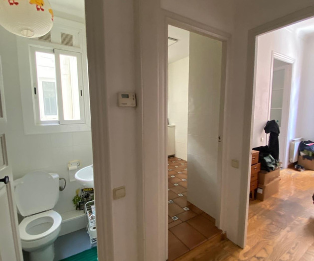 Bright Room with Private Bathroom in El Born