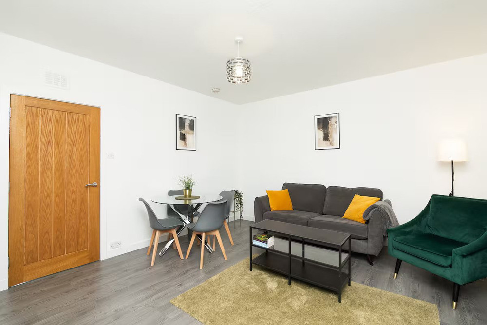 Milton Green | 2 Bed Sleeps 4 | Parking | WIFI preview