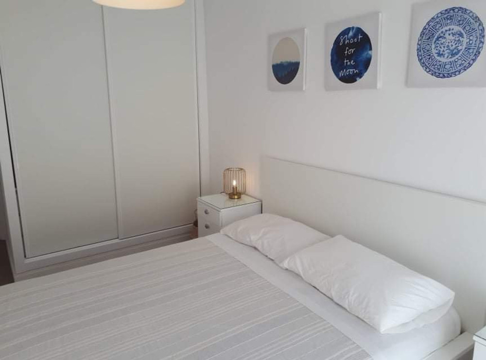 Charming En-Suite in downtown apartment