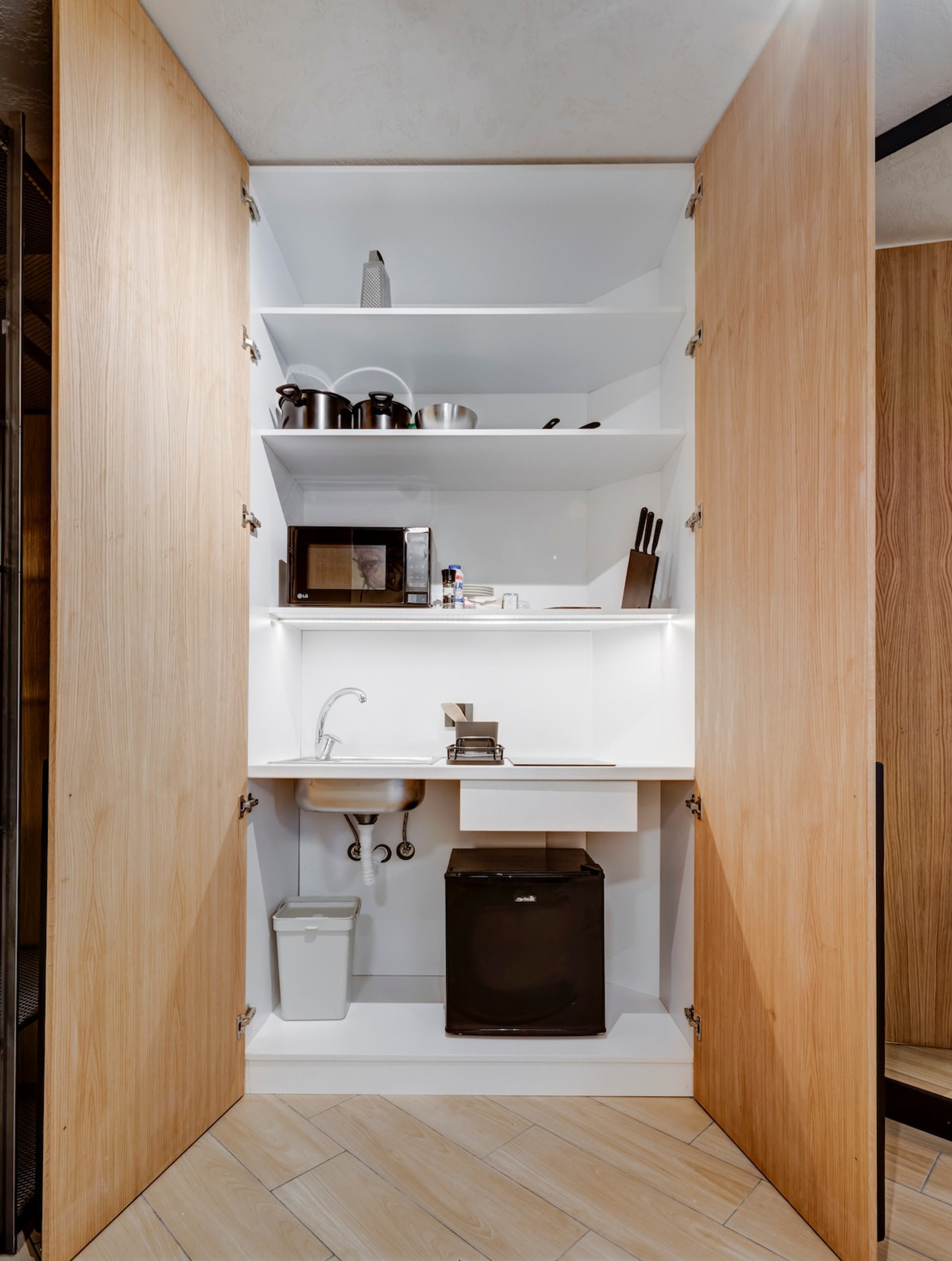 Kitchen or kitchenette, Microwave, Stovetop/hob