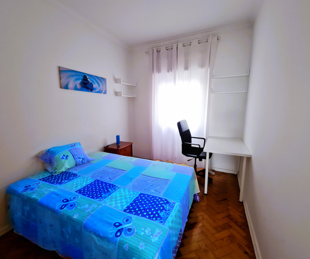 Private room for male only in Santa Apolónia