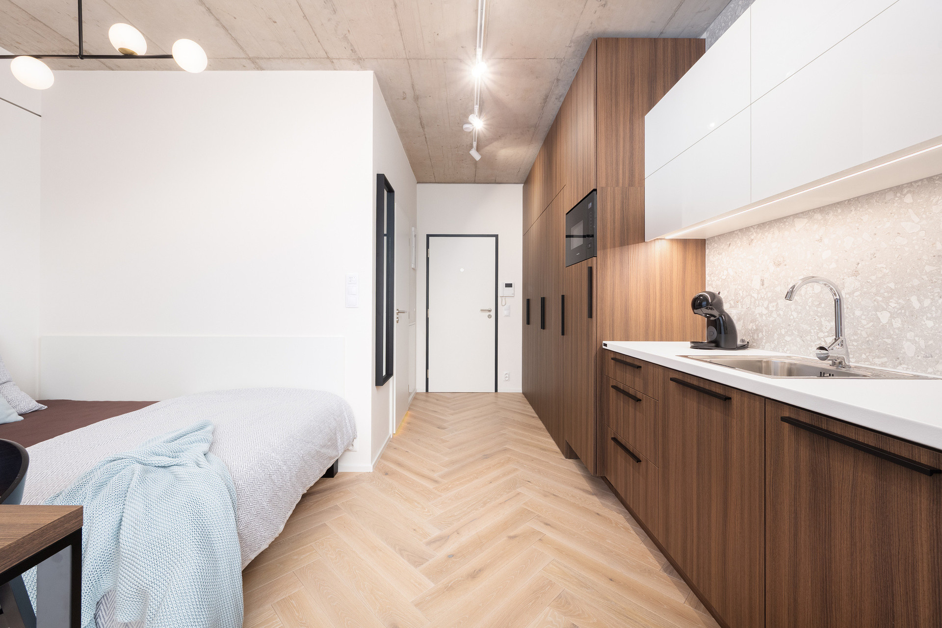 Studio open plan bed and kitchen