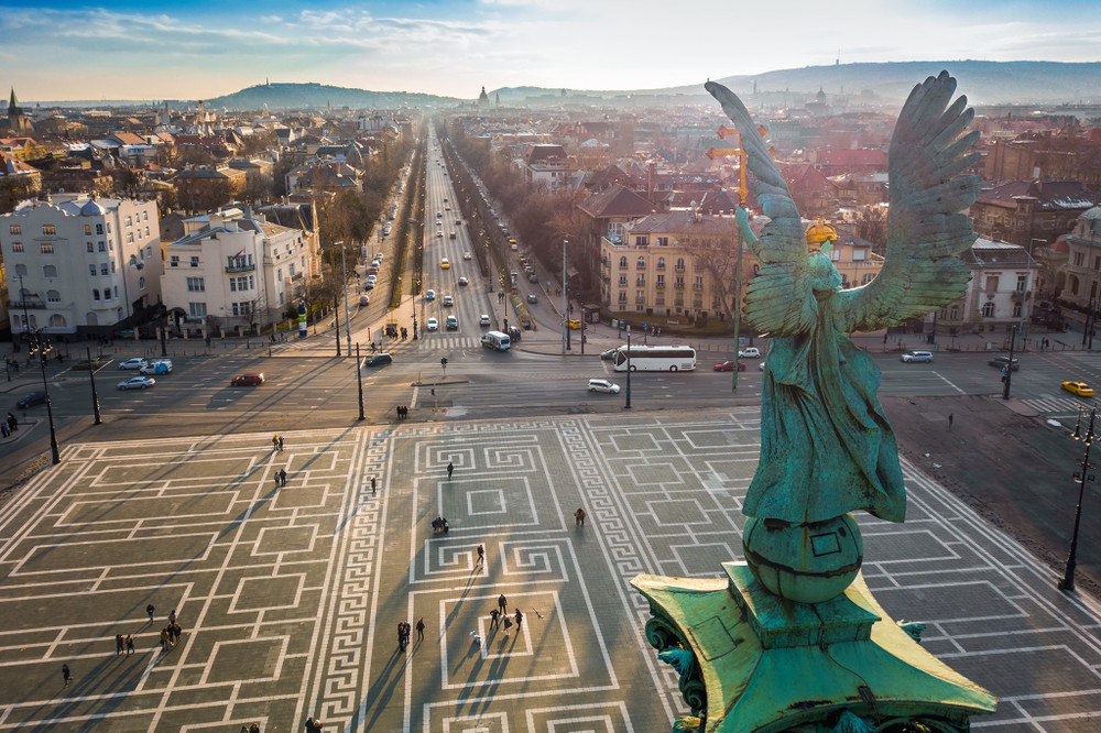 Palace apartment on Andrassy Avenue preview
