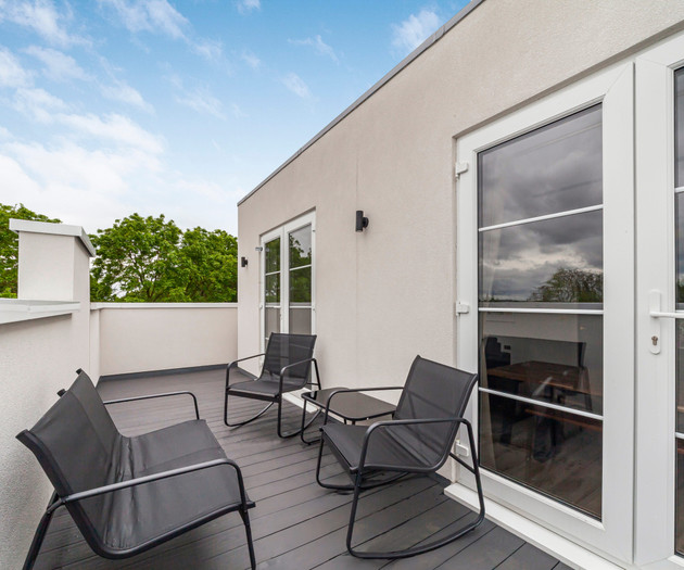 Lux 2BR Penthouse w/ Free Parking Terrace, Wembley