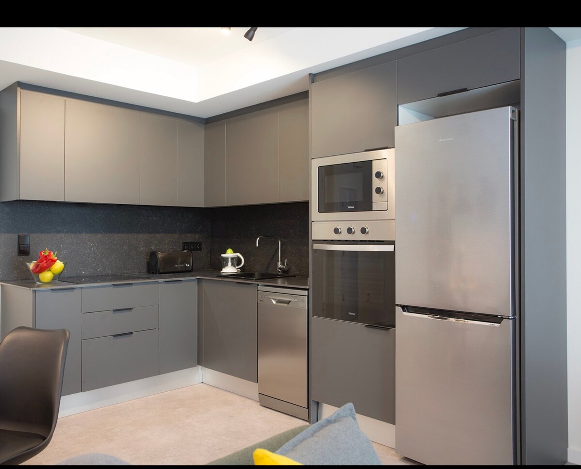 Full kitchen image 2
