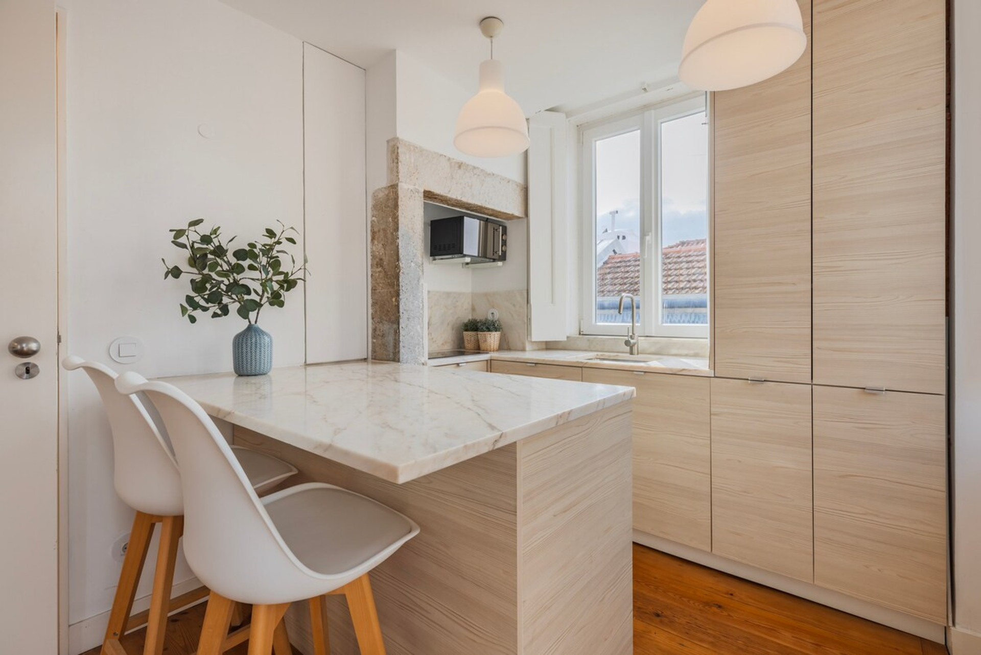 Kitchenette image 3