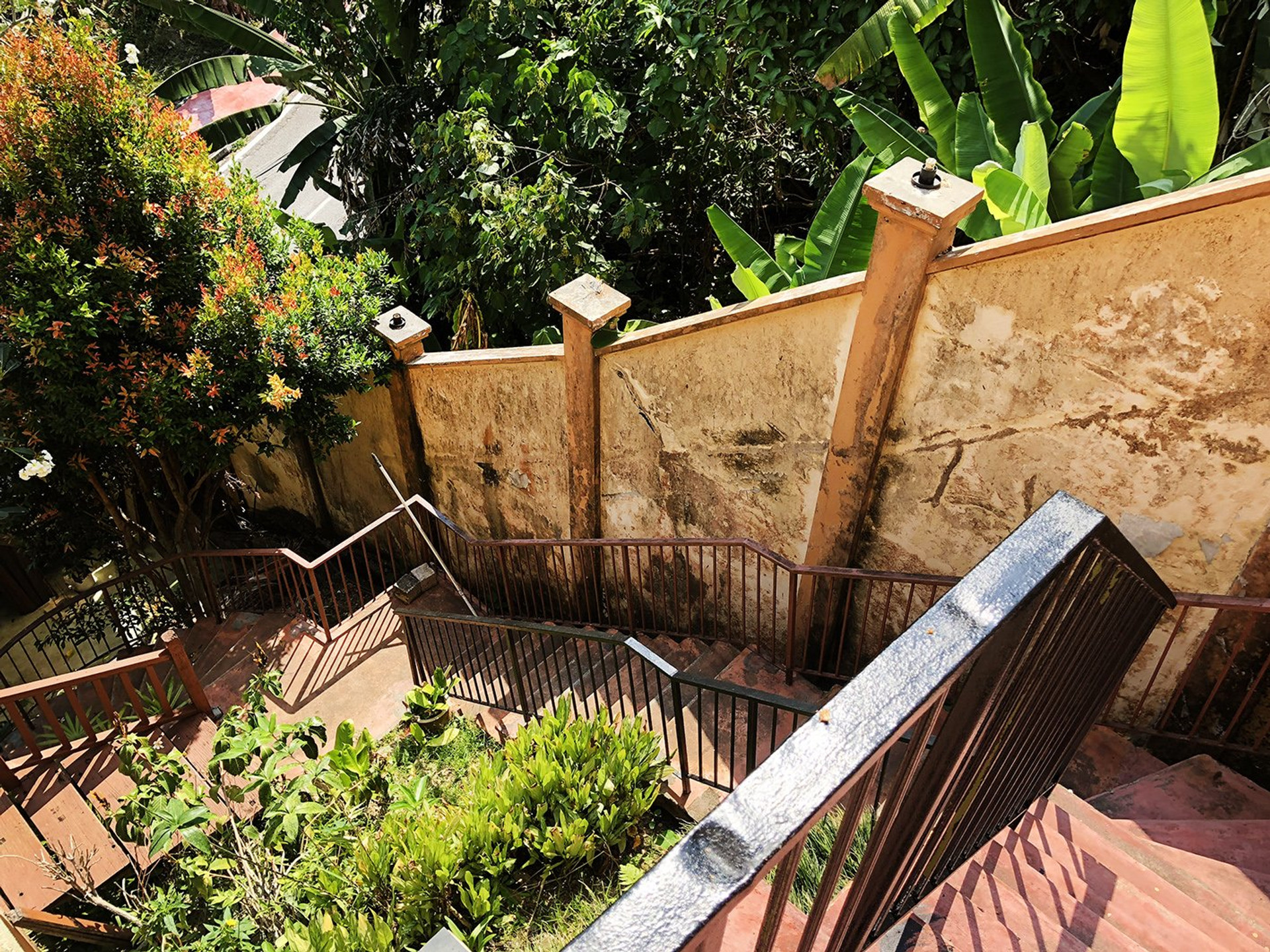 steps down to flat