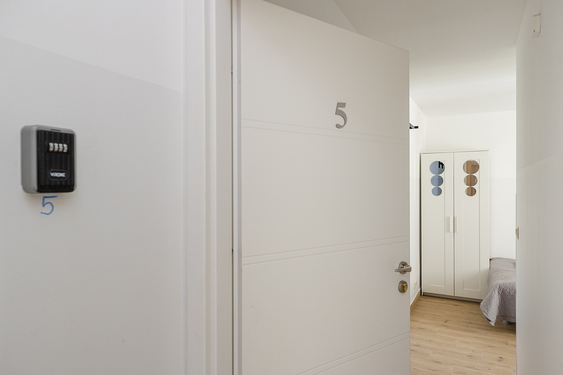 Apartment entrance with keybox