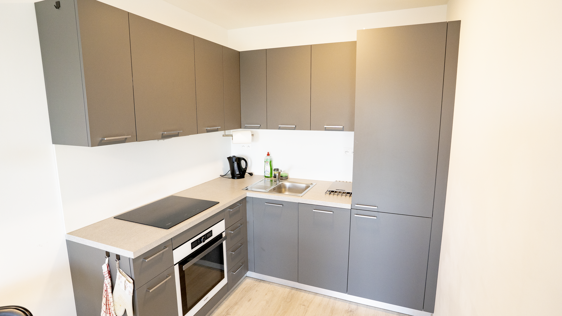 Compact kitchen with appliances