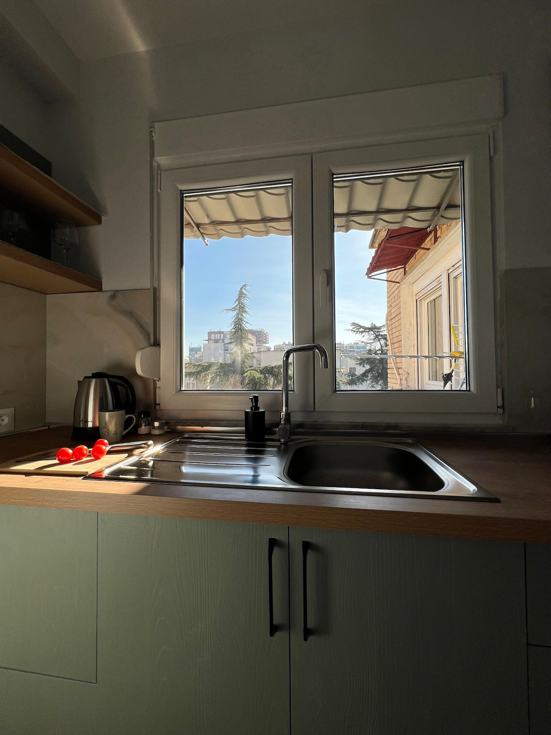 Full kitchen