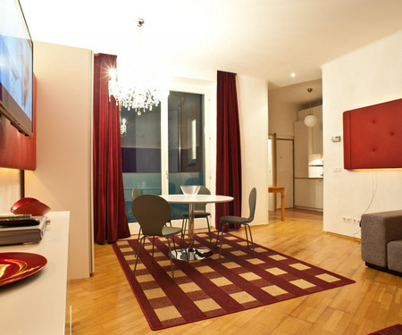 Your Quiet Designer Apartment Close to City Center