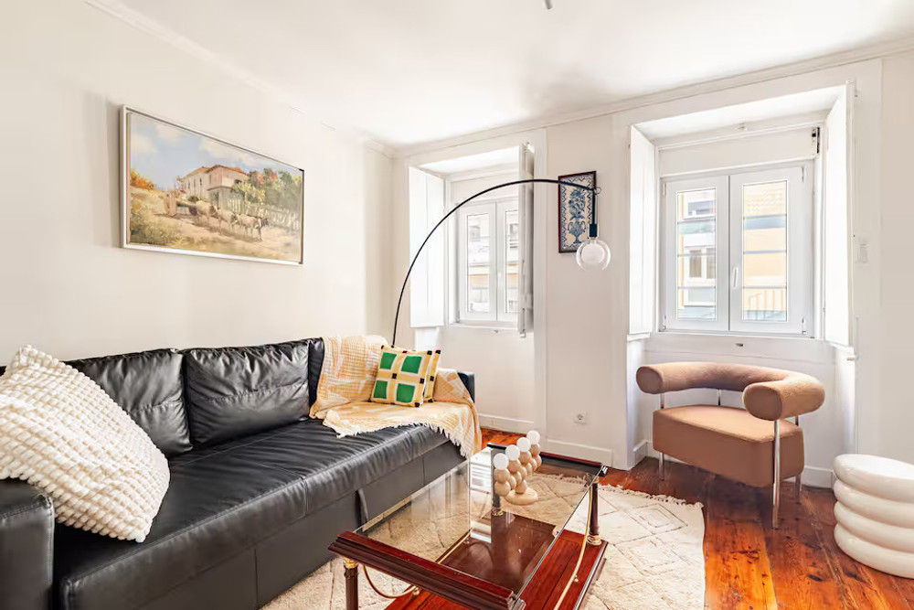 Bright 2-Bedroom Apartment with Terrace near Rato preview