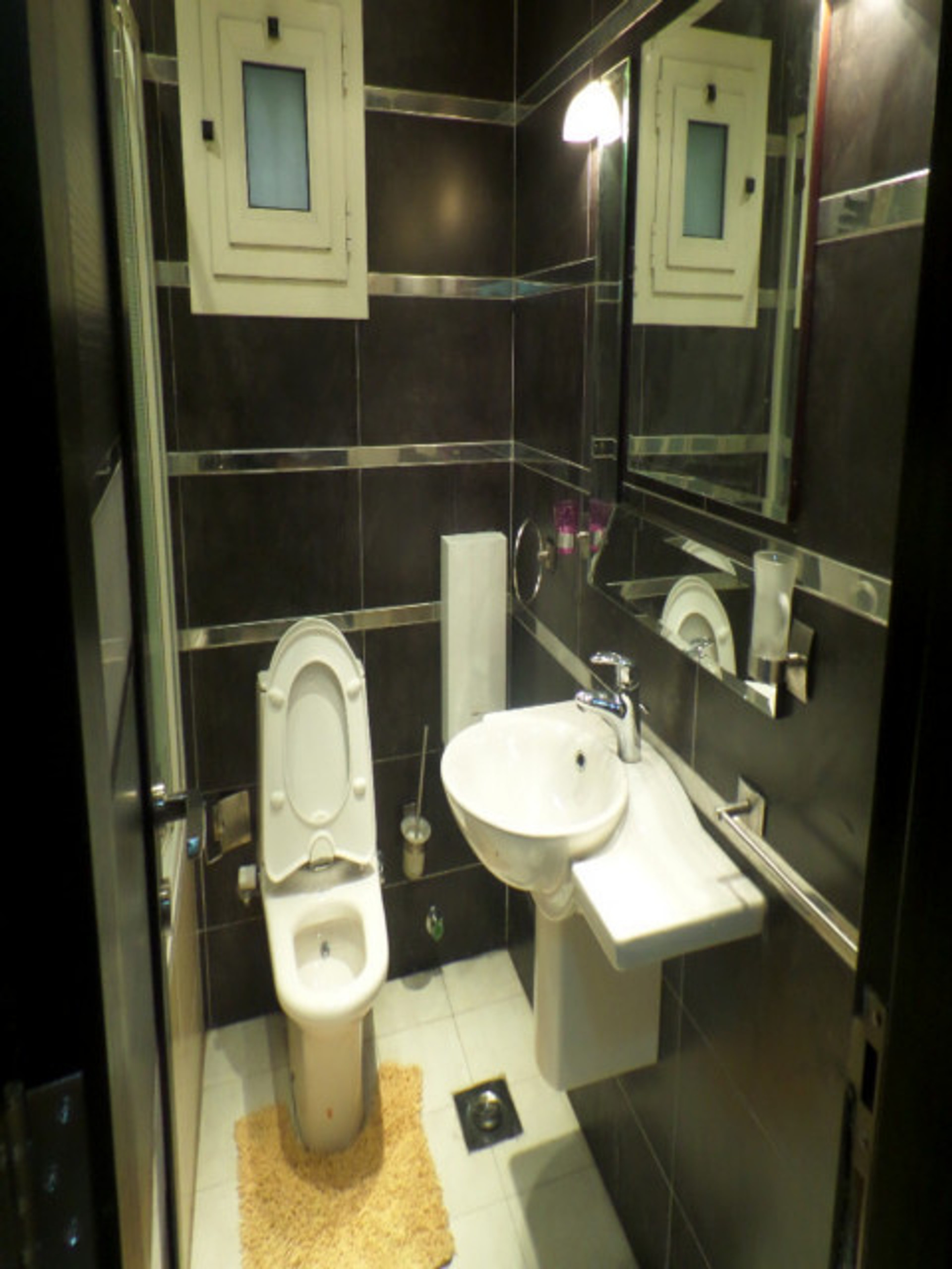 MAIN BATHROOM