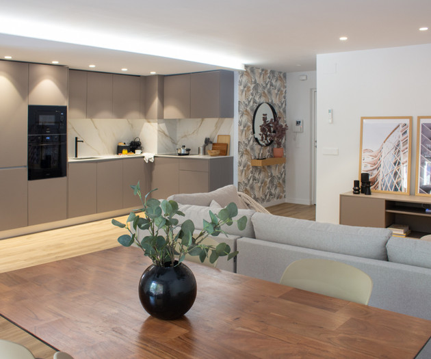 Sunlit three bedroom apartment with balcony