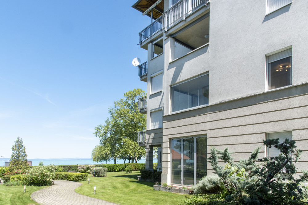 Exclusive lakeside apartment at Balaton