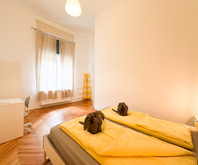 Yellow House - Large central one-bedroom