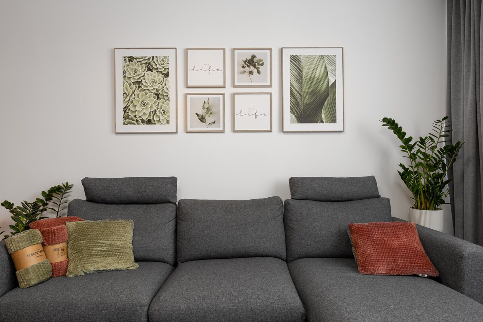 Living room image 3