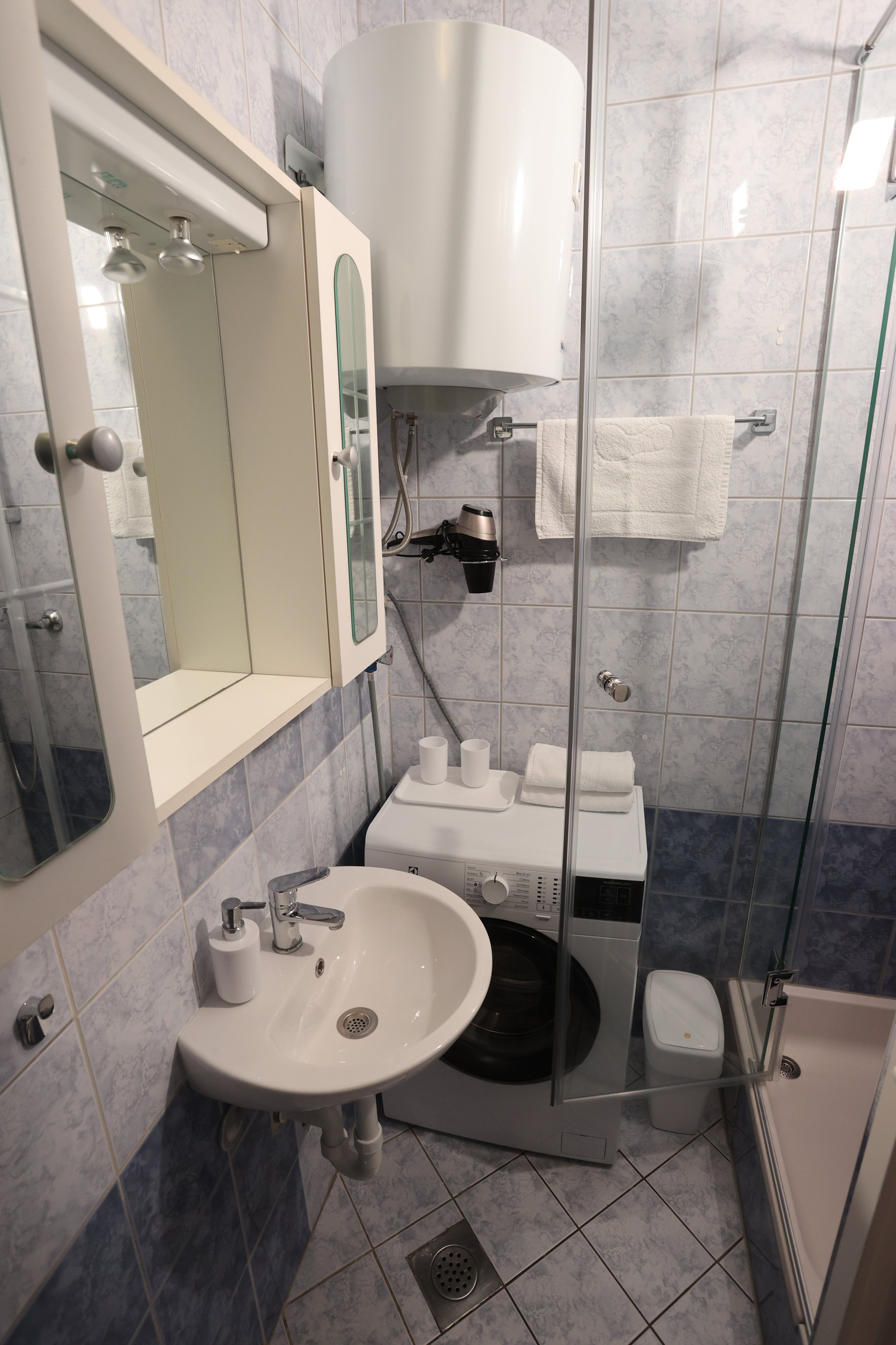 Compact bathroom with washer