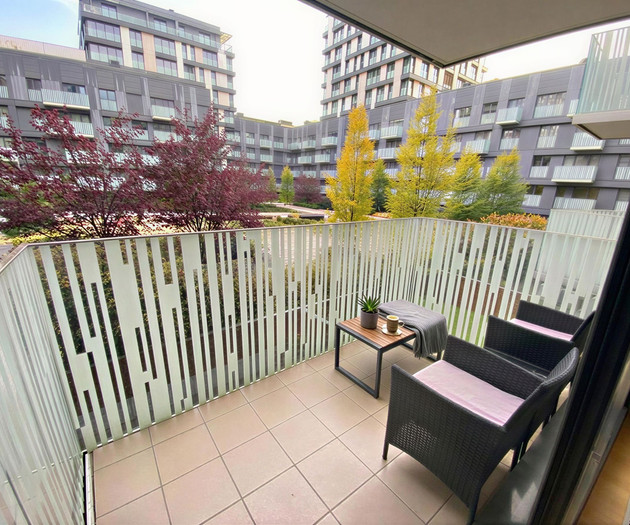 Modern Renovated Apartment with Balcony