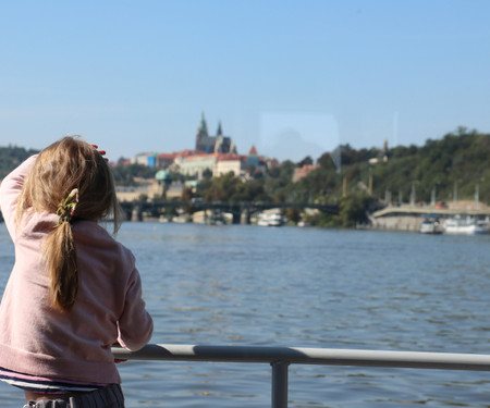 Houseboat Bonanza - A unique experience in Prague