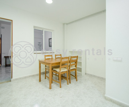 Large 100m2 ground floor apartment. Well equipped