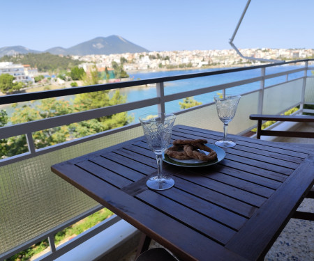 Sunny apartment in front of the sea, near Athens