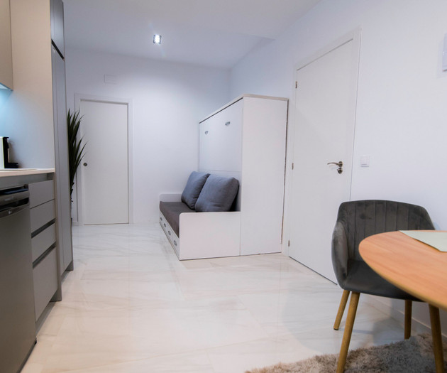 SleekLofts Queen-Bed Studio near City of Arts