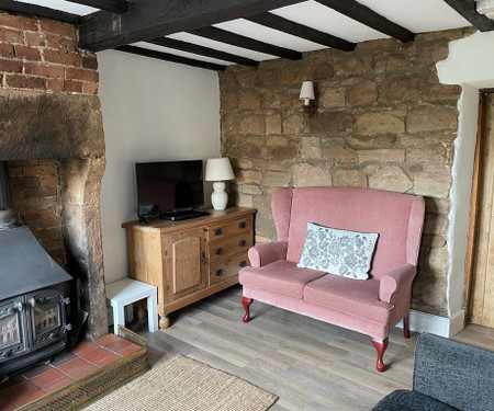 Derbyshire Country cottage in pretty village