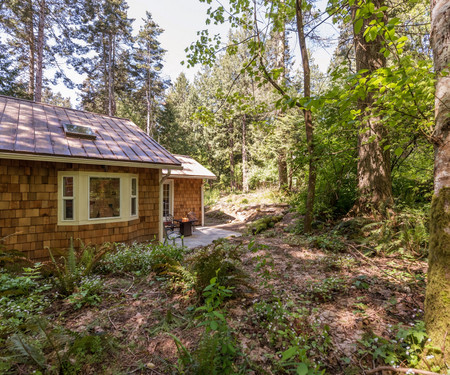 Harmony Cottage - close to Vancouver BC