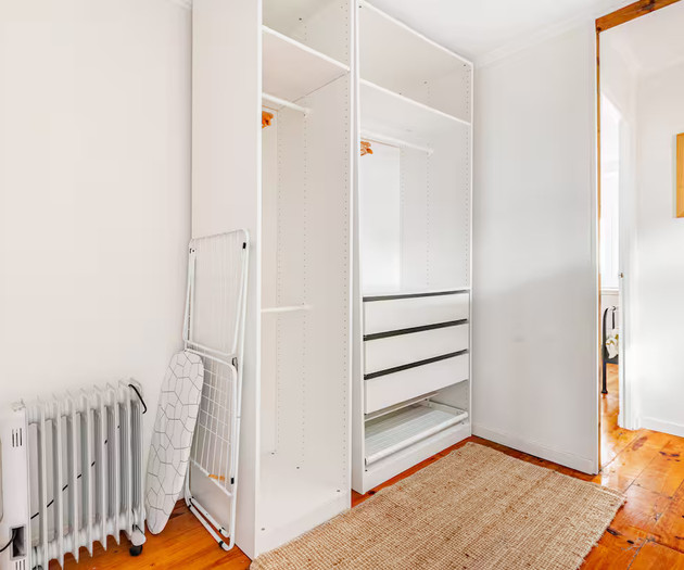 Bright 2-Bedroom Apartment with Terrace near Rato