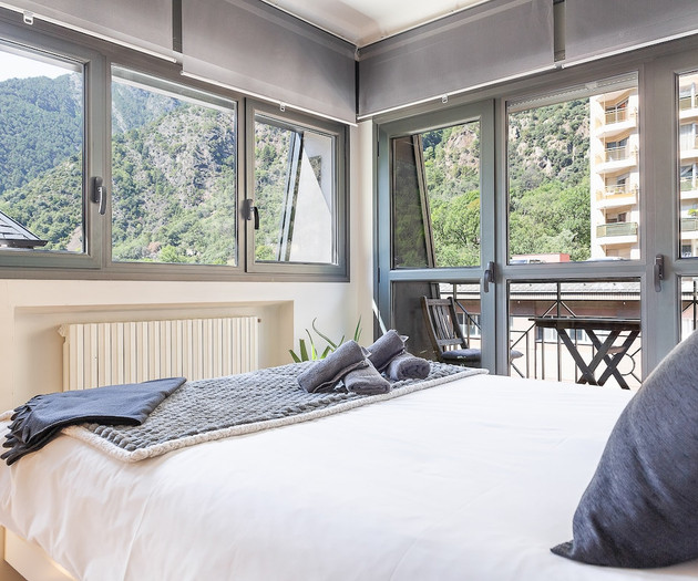 Artistic Duplex with Terrace | 10 min City Center