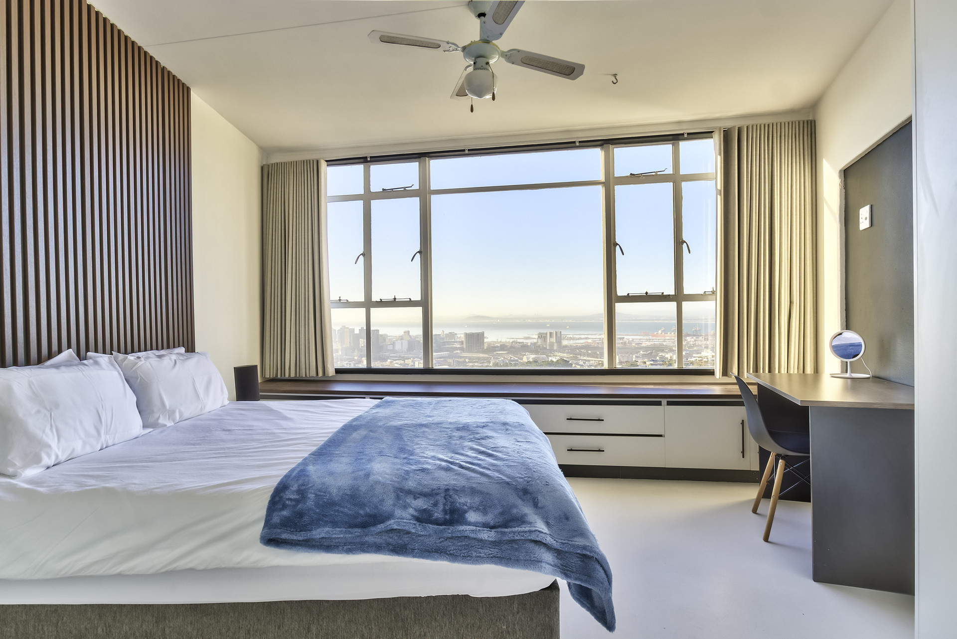 BEDROOM 1 (MOUNTAIN VIEW)