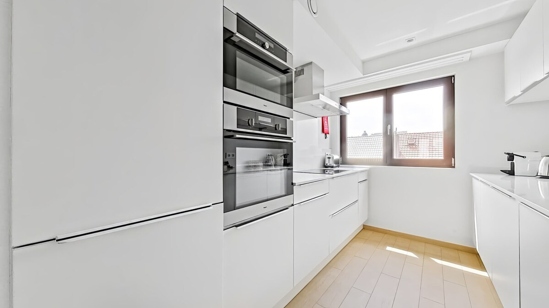 Full kitchen