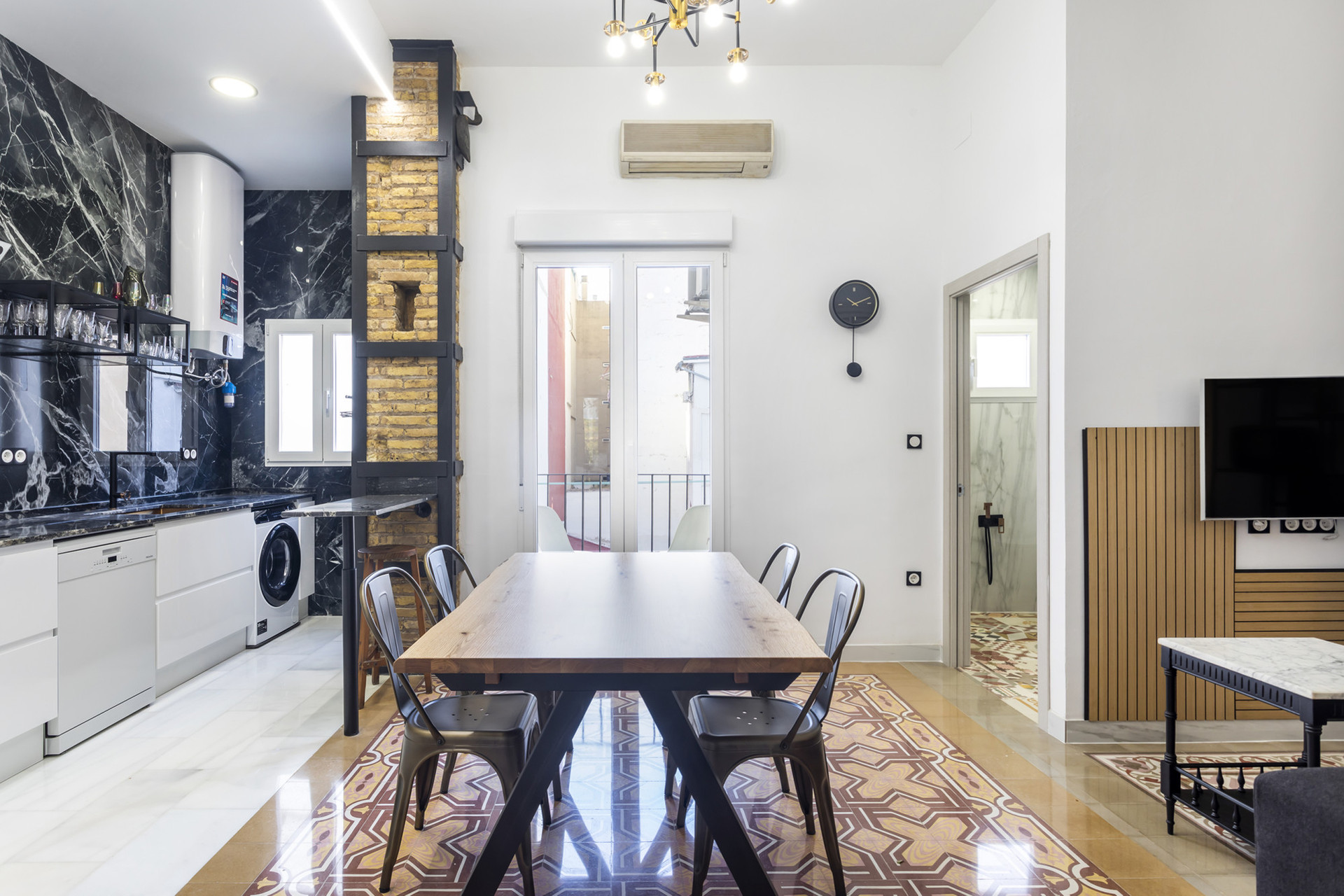 Fully equipped kitchen