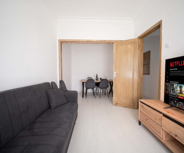 Comfortable and Bright Home Near Queluz Palace
