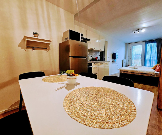 Luxe 2BDR for 1-8 guests | Own Garden, Parking Gym