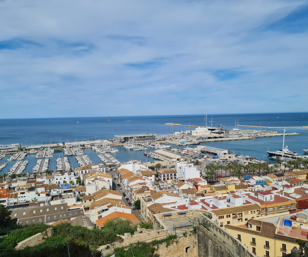 Modern apartment close to beach and city centre